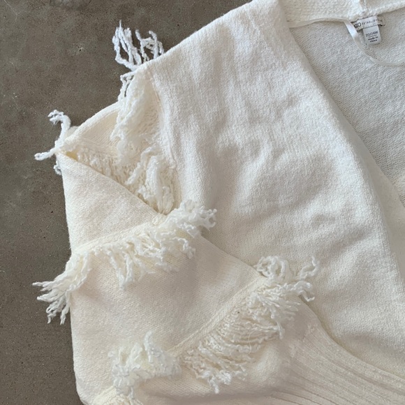 Cream fringe sweater - Picture 2 of 4